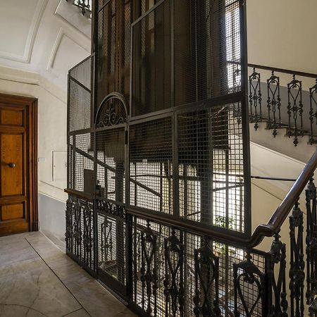Lady Rose One Apartment Наполи Екстериор снимка