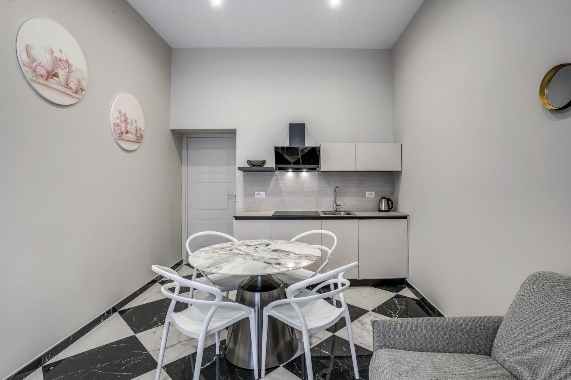 Lady Rose One Apartment Наполи Екстериор снимка
